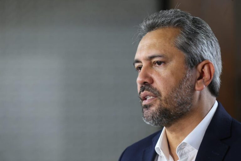 Elmano diz que quem tentar bloquear vias ou invadir prédios públicos no Ceará será preso