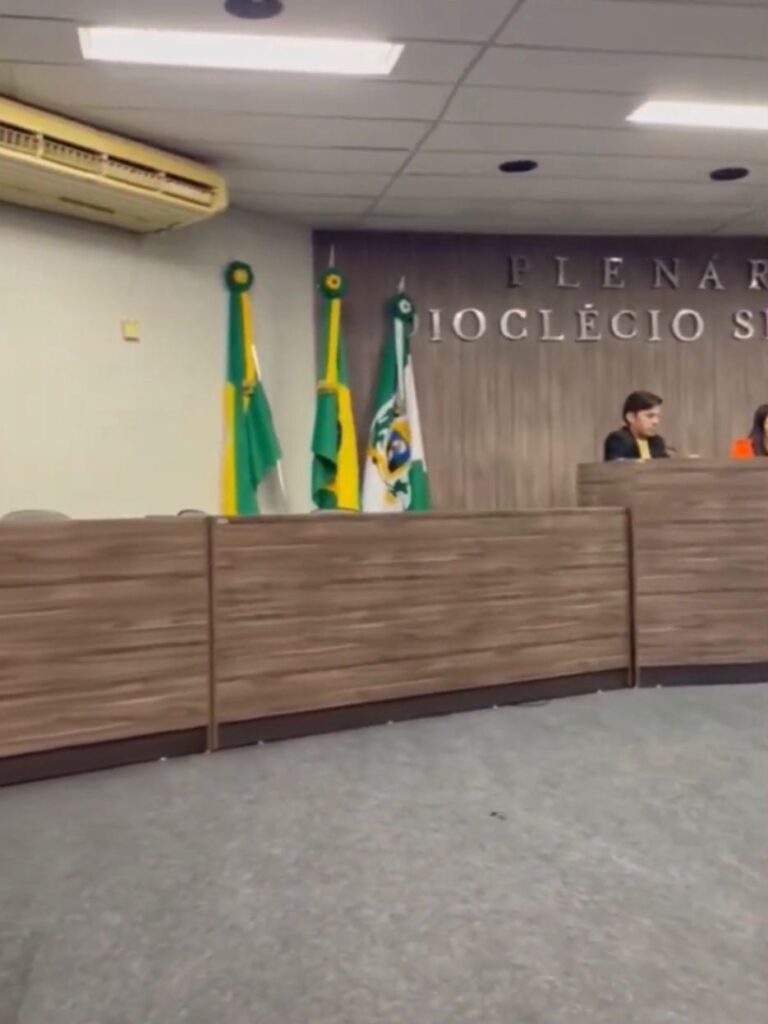 Vereadores da oposição se ausentam na votação do reajuste dos salários dos professores de Missão Velha