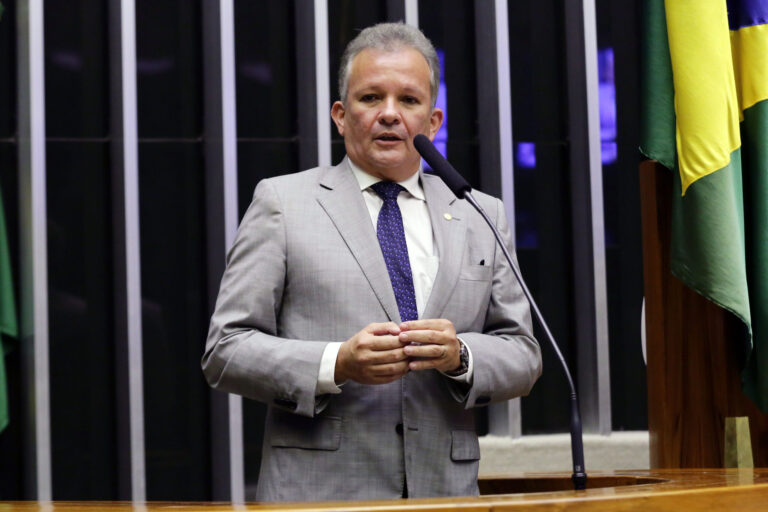 André Figueiredo é empossado presidente nacional do PDT