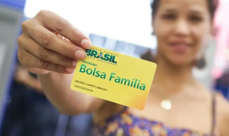 Bolsa Família é retomado com mínimo de R$ 600 por família. Veja detalhes do benefício