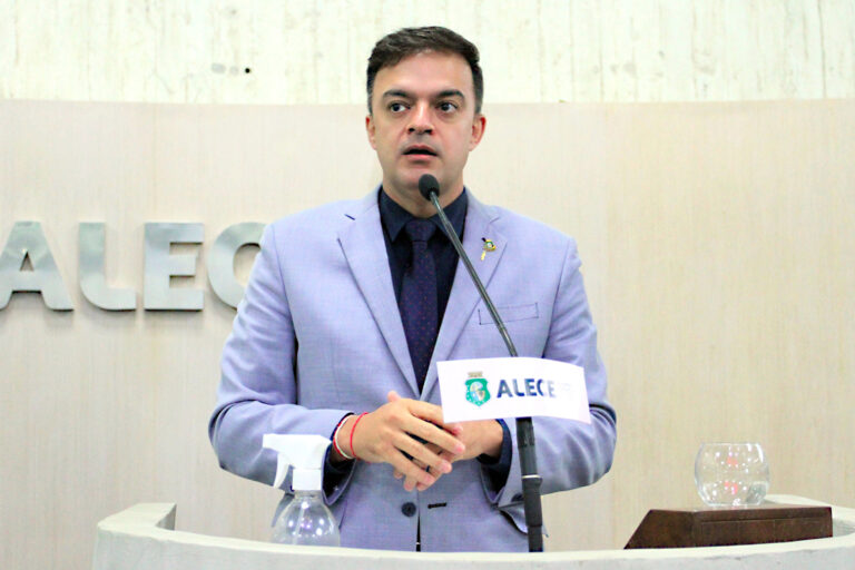 Fernando Santana defende que seja realizada uma investigação antes da mudança da Enel