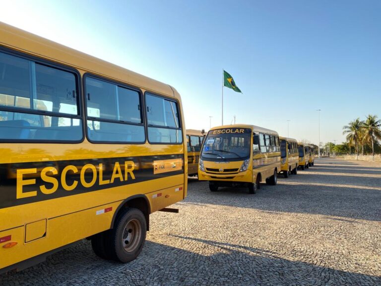 Alunos de Milagres-CE estão há quase um mês sem transporte escolar e Secretaria de Educação não apresenta soluções nem justificativas