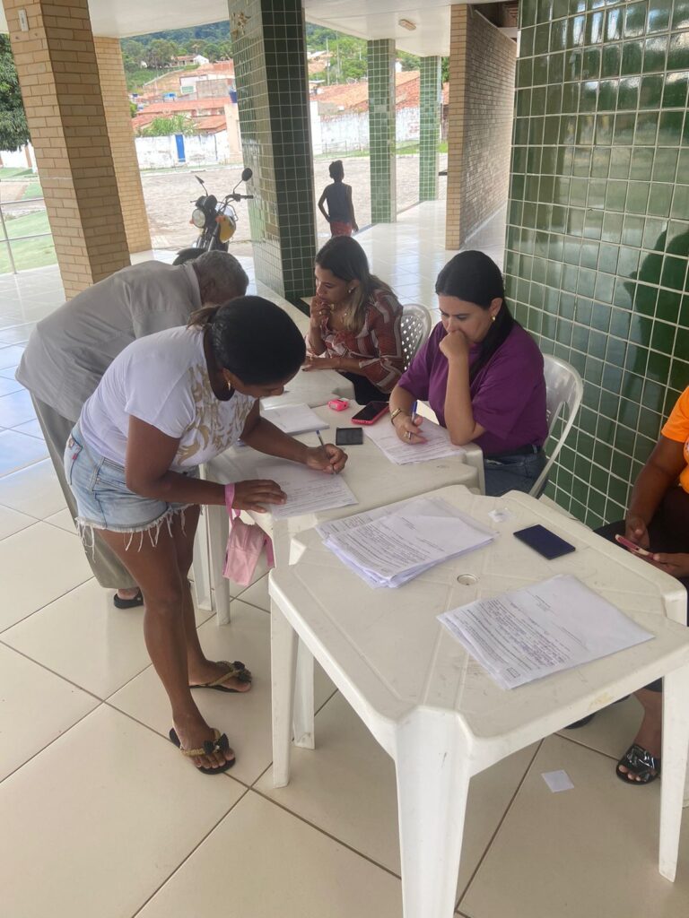 Prefeitura de Missão Velha atende famílias atingidas pelas fortes chuvas em Jamacaru