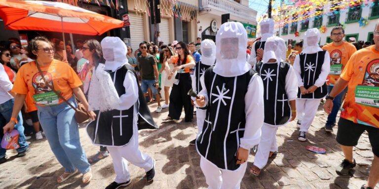 Cortejo Cultural da Festa do Pau da Bandeira contou com participação de 630 crianças e adolescentes das escolas municipais