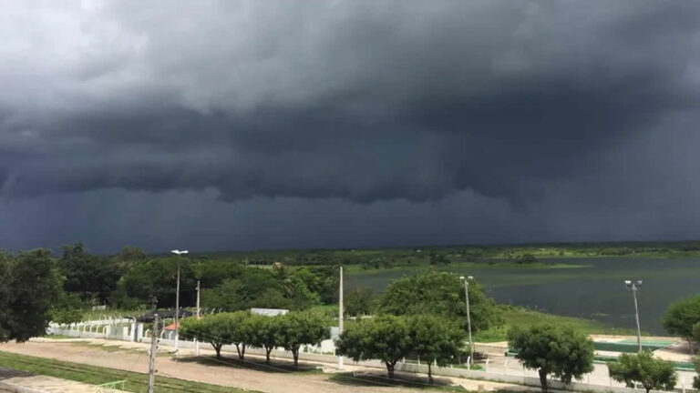 Ceará registra chuva em ao menos 150 municípios entre segunda (17) e terça-feira (18)