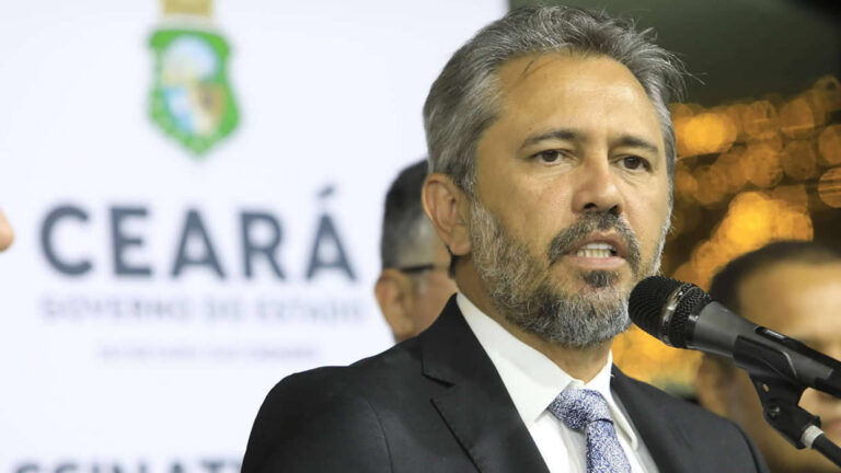 Elmano concede novo reajuste para os professores das universidades estaduais