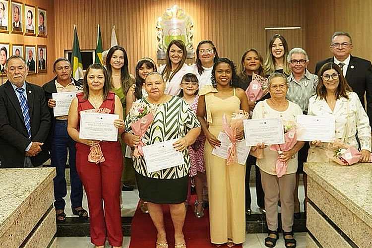 Câmara do Crato homenageia oito mulheres com o Diploma de Mérito Mulher Aguerrida Bárbara de Alencar