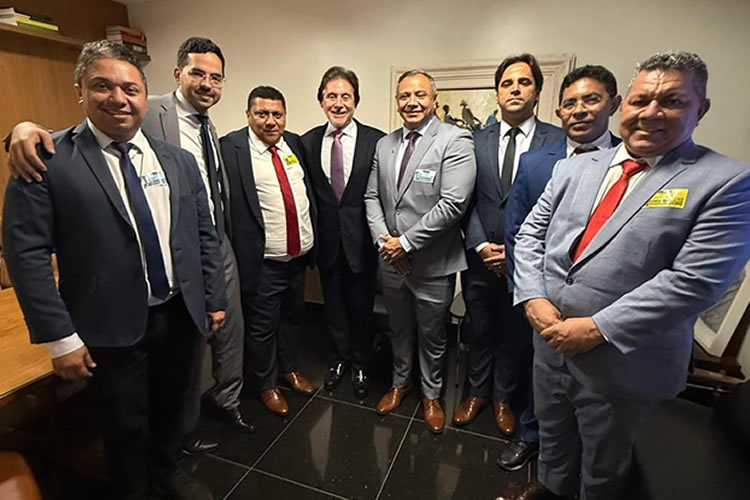 Deputado Davi de Raimundão apresenta demandas ao deputado Eunício Oliveira junto com vereadores de Juazeiro