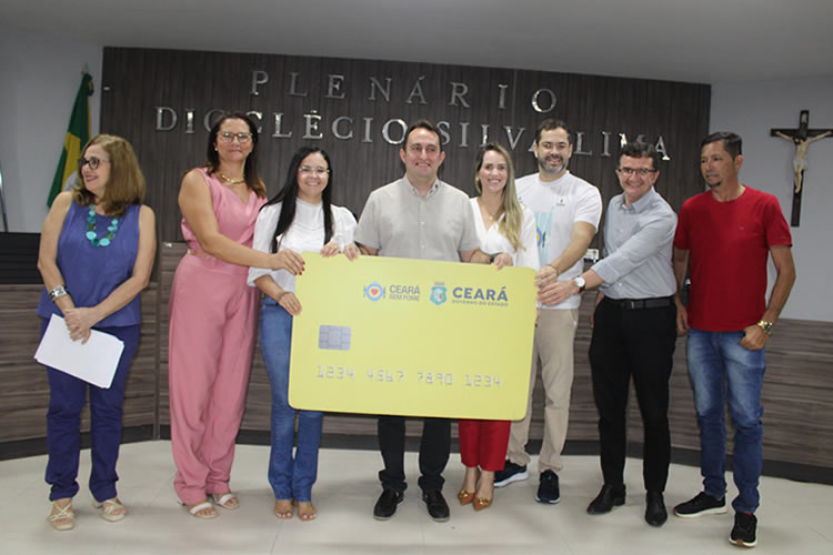 Prefeitura de Missão Velha e Governo do Estado entregam cartões do Programa Ceará Sem Fome para 188 famílias