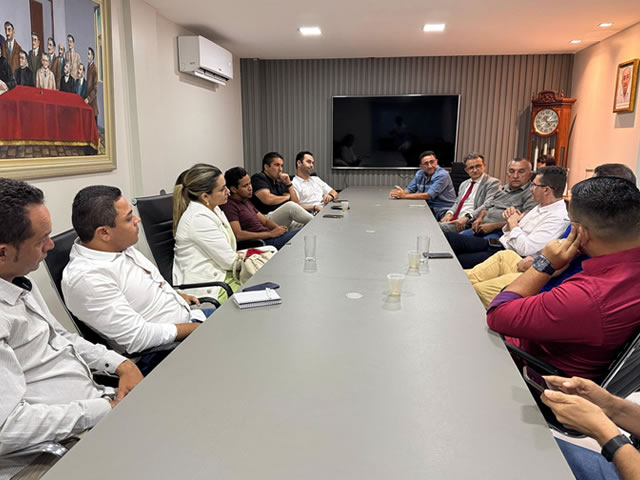 Felipe Vasques se reúne com os presidentes das Câmaras da região do Cariri