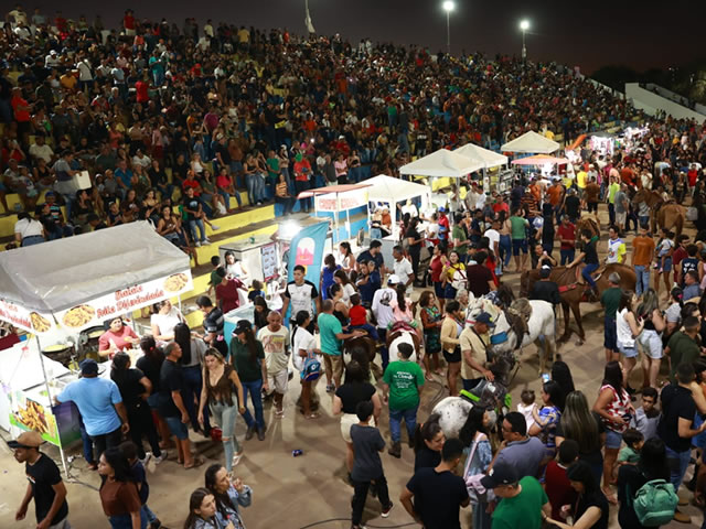 47ª Vaquejada de Juazeiro do Norte atrai mais de 120 mil pessoas e vaqueiros de todo o Brasil