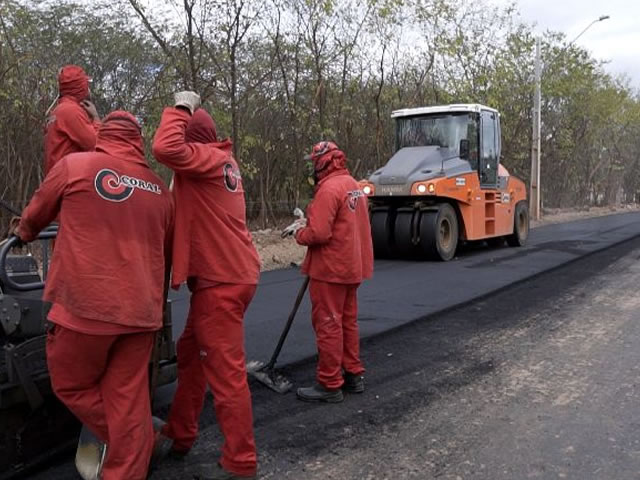 Pavimentação asfáltica é iniciada na Avenida Otaciano José de Oliveira em Juazeiro do Norte