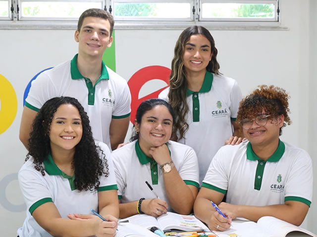 Ceará lidera inscrições no Enem 2025 entre estudantes da rede pública, segundo dados do MEC