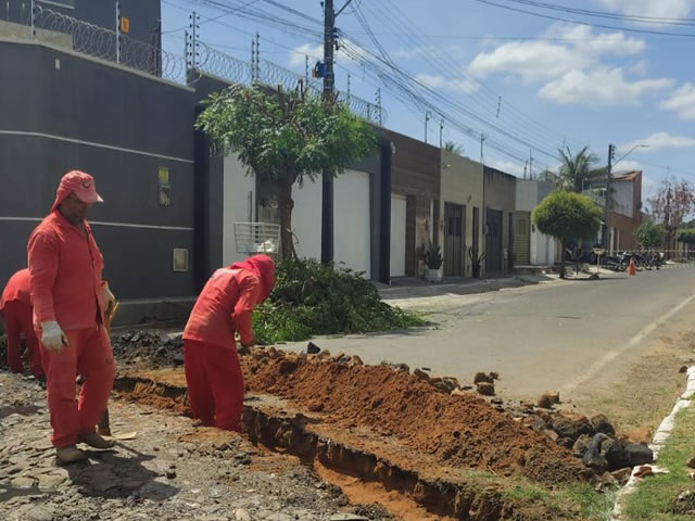 Cruzamento das ruas Sebastião Regis e Padre José Pereira, no bairro Aeroporto, recebe canaleta