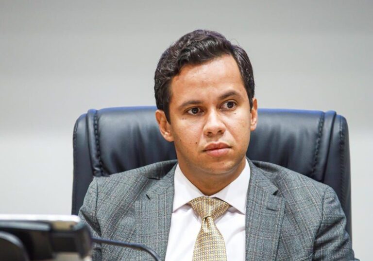 Perseguição política: querem tirar a legenda de Felipe Vasques
