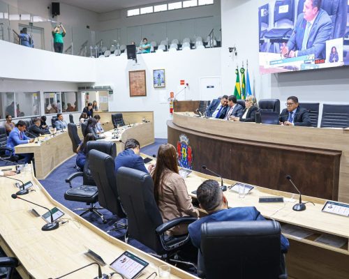Câmara de Juazeiro do Norte aprova homenagem à professora Socorro Martins e debate a previdência municipal