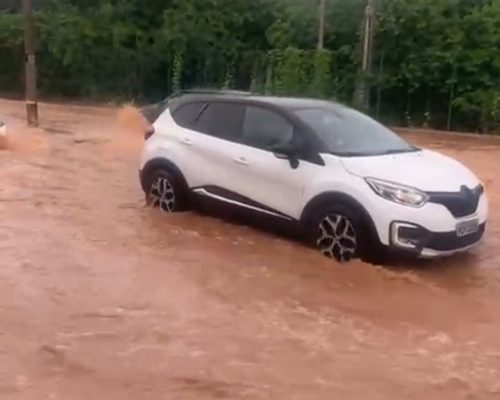Fortes chuvas provocam alagamentos em Juazeiro do Norte e cidades do Cariri