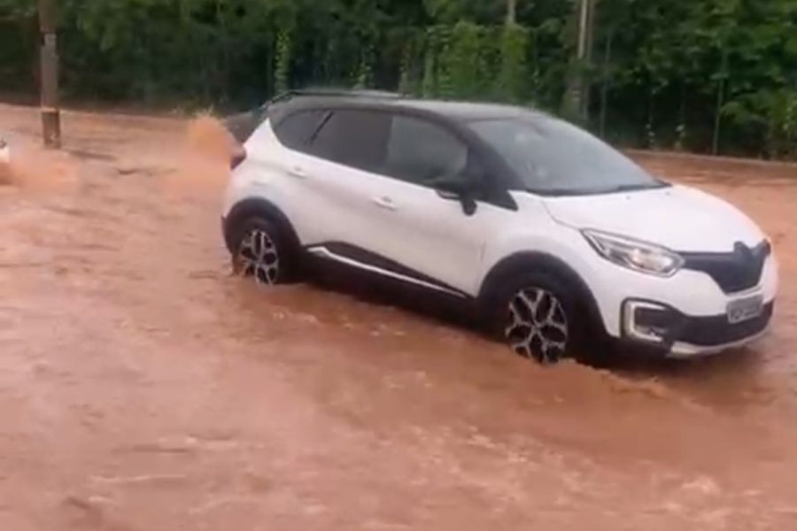 Fortes chuvas provocam alagamentos em Juazeiro do Norte e cidades do Cariri