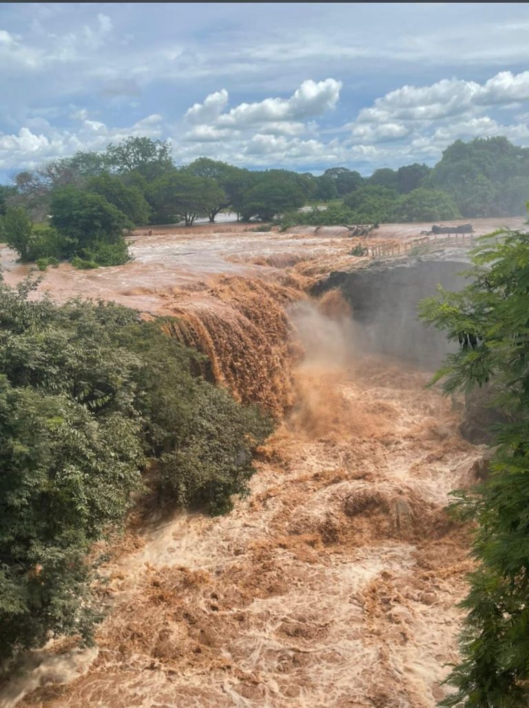 Após chuva de 62 mm, Cachoeira de Missão Velha encanta com força e beleza das águas