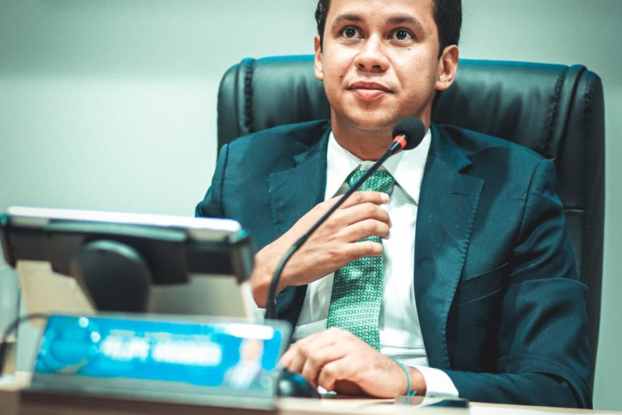 Felipe Vasques vence ação no TRE-CE e garante desfiliação sem perda de mandato