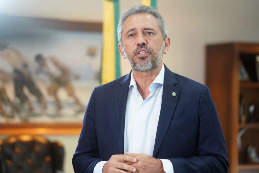 Governador Elmano de Freitas decreta ponto facultativo na quinta-feira (2) em respeito à tradição cristã