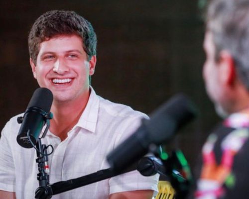 Antes do Palanque, o Feed: Como as Redes Moldam o Discurso Político