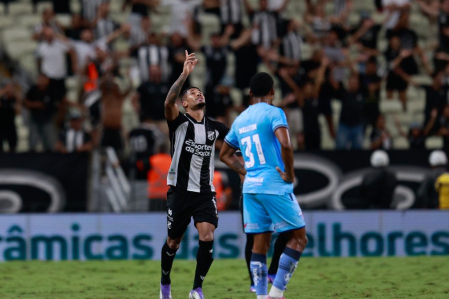 Ceará supera expulsão, vence o Fortaleza e amplia invencibilidade no Clássico-Rei