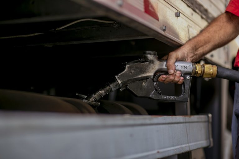 Diesel volta a subir no Ceará e preço médio chega a R$ 7,30, aponta ANP