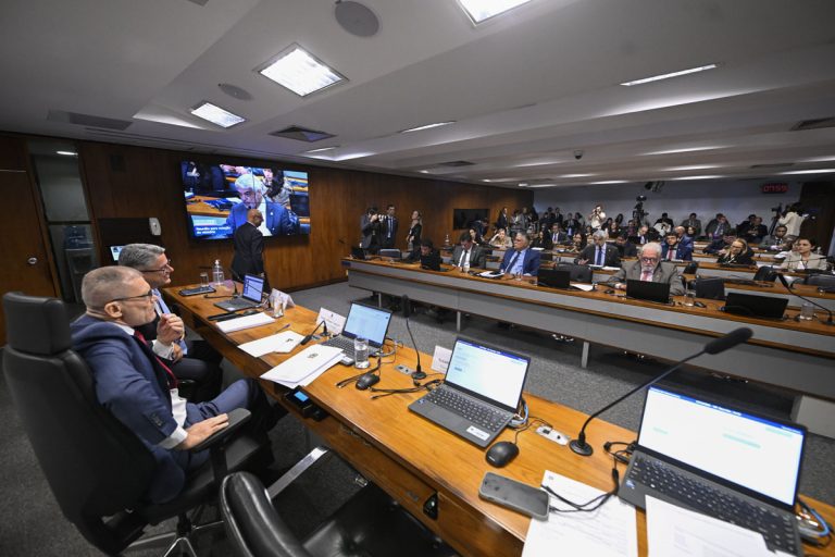 Relatório que pedia indiciamento de ministros do STF é rejeitado pela CPI do Crime Organizado