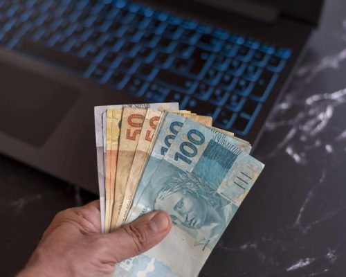 Governo propõe salário mínimo de R$ 1.717 para 2027