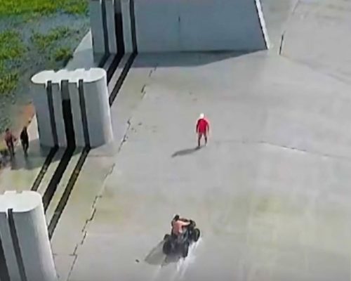 Homem é flagrado em quadriciclo sobre parede do açude Orós durante sangria