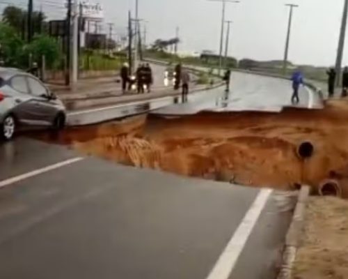 Forte chuva provoca rompimento de trecho da CE-025 e deixa motociclista morto no Ceará