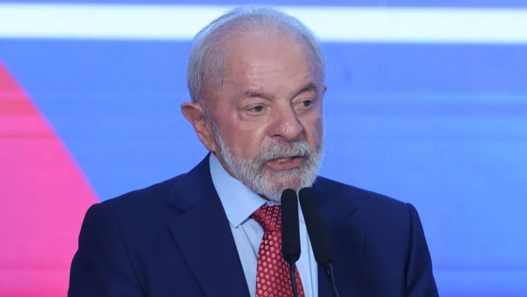 Lula envia ao Congresso projeto que prevê fim da escala 6×1 e redução da jornada para 40 horas semanais