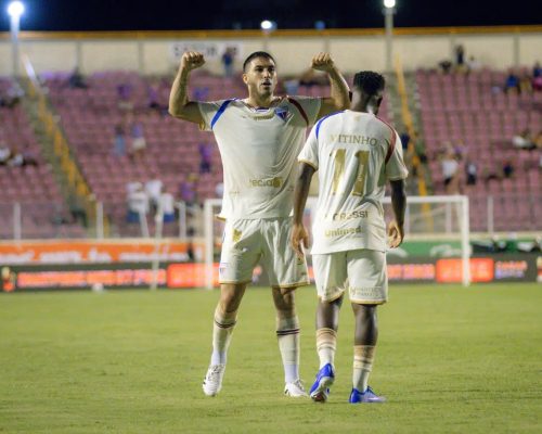 Fortaleza vence o Confiança fora de casa e garante vaga na semifinal da Copa do Nordeste