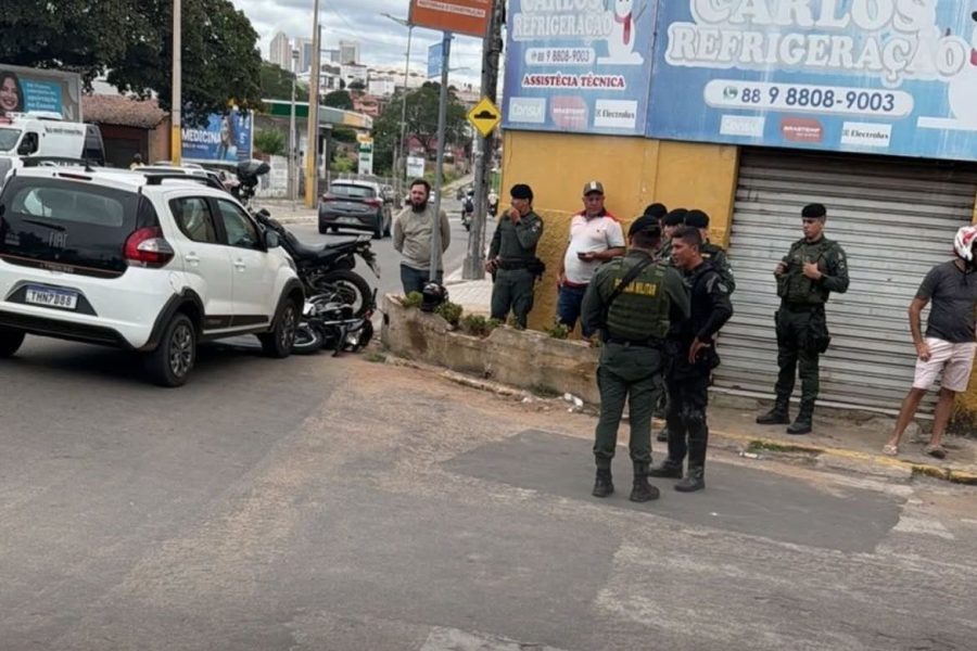Batida entre carro e moto deixa feridos próximo ao Parque Ecológico, em Juazeiro do Norte