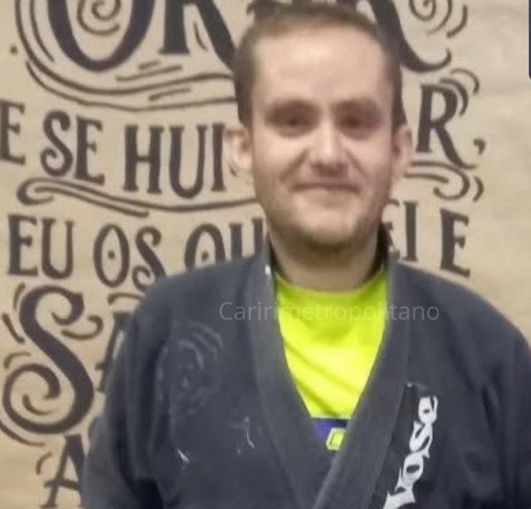 Estudante de Direito morre após acidente envolvendo ônibus escolar em Juazeiro do Norte