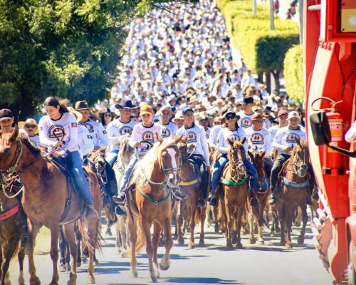 XIX Cavalgada de Várzea Alegre fortalece tradição sertaneja e reúne comitivas de diversas cidades do Ceará
