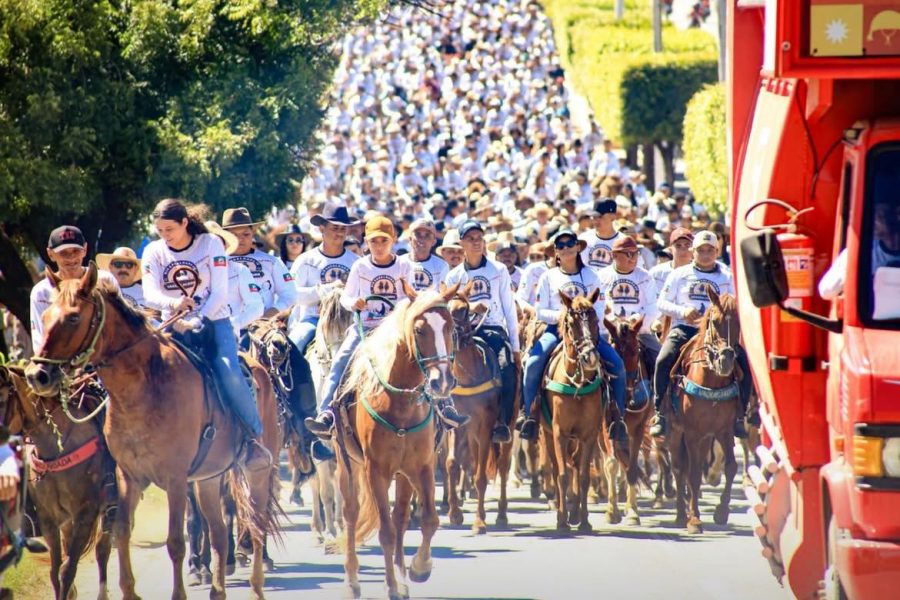 XIX Cavalgada de Várzea Alegre fortalece tradição sertaneja e reúne comitivas de diversas cidades do Ceará