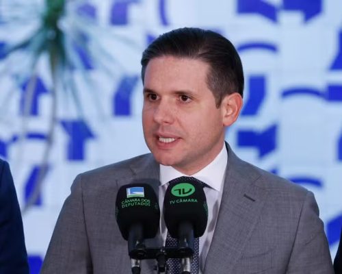 Hugo Motta defende redução da jornada para 40 horas e reforça debate sobre fim da escala 6×1