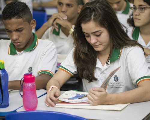 Ceará registra queda de 50% no número de adolescentes que conciliam estudo e trabalho em dez anos