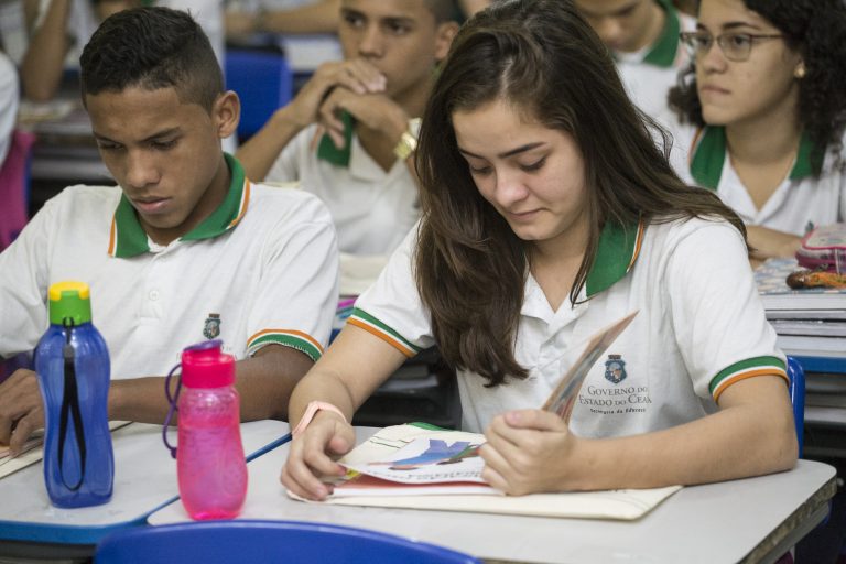 Ceará registra queda de 50% no número de adolescentes que conciliam estudo e trabalho em dez anos