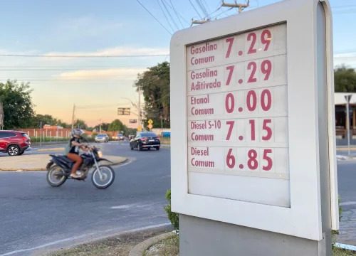 Gasolina chega a R$ 7,29 em Juazeiro do Norte e consumidores já sentem impacto do novo reajuste