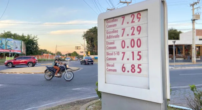 Gasolina chega a R$ 7,29 em Juazeiro do Norte e consumidores já sentem impacto do novo reajuste