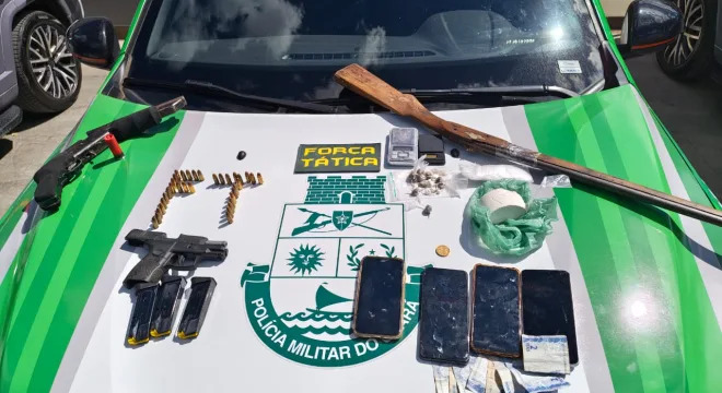 Operação da Força Tática e COTAM apreende armas, drogas e detém dois adolescentes em Barbalha