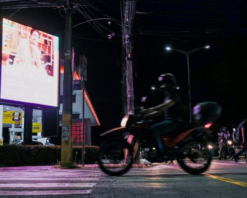 Justiça manda retirar seis painéis de LED irregulares em Juazeiro do Norte por risco ao trânsito