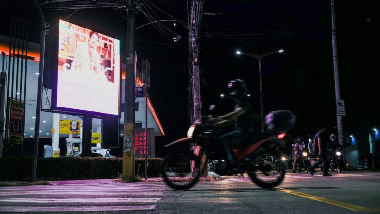 Justiça manda retirar seis painéis de LED irregulares em Juazeiro do Norte por risco ao trânsito