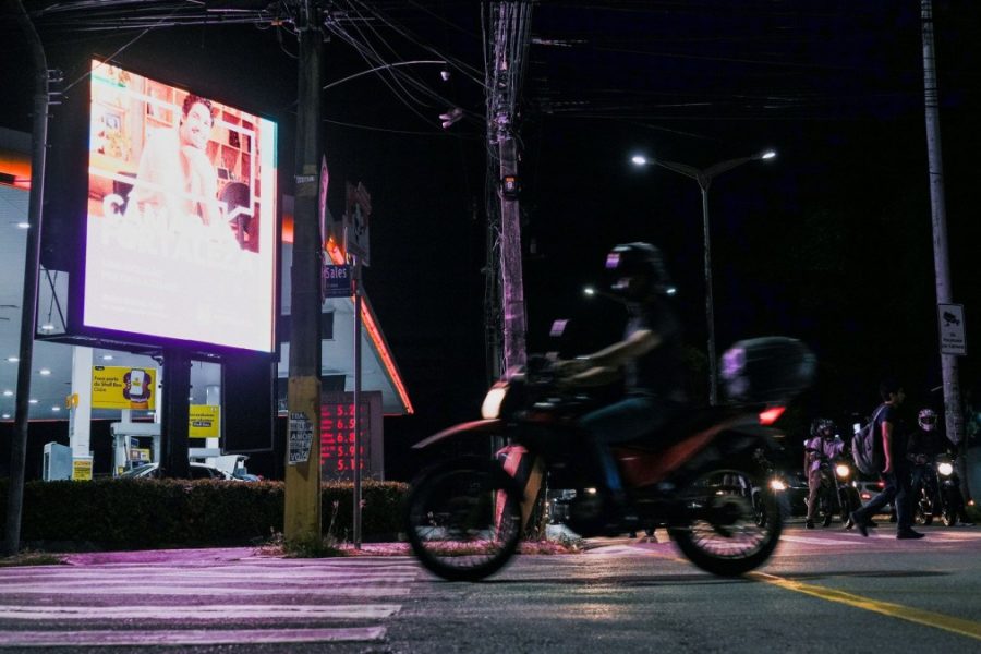 Justiça manda retirar seis painéis de LED irregulares em Juazeiro do Norte por risco ao trânsito