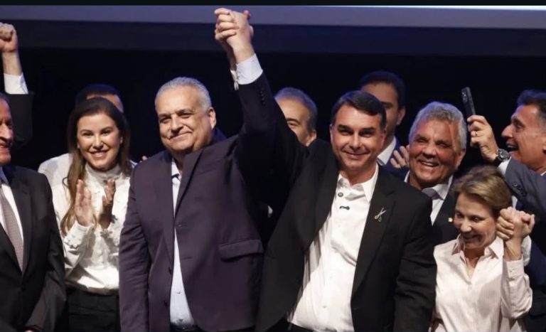 Flávio Bolsonaro oficializa Alfredo Gaspar como candidato a vice-presidente em chapa do PL