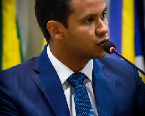 Justiça determina reativação do perfil de Felipe Vasques, que aguarda cumprimento da decisão pela Meta