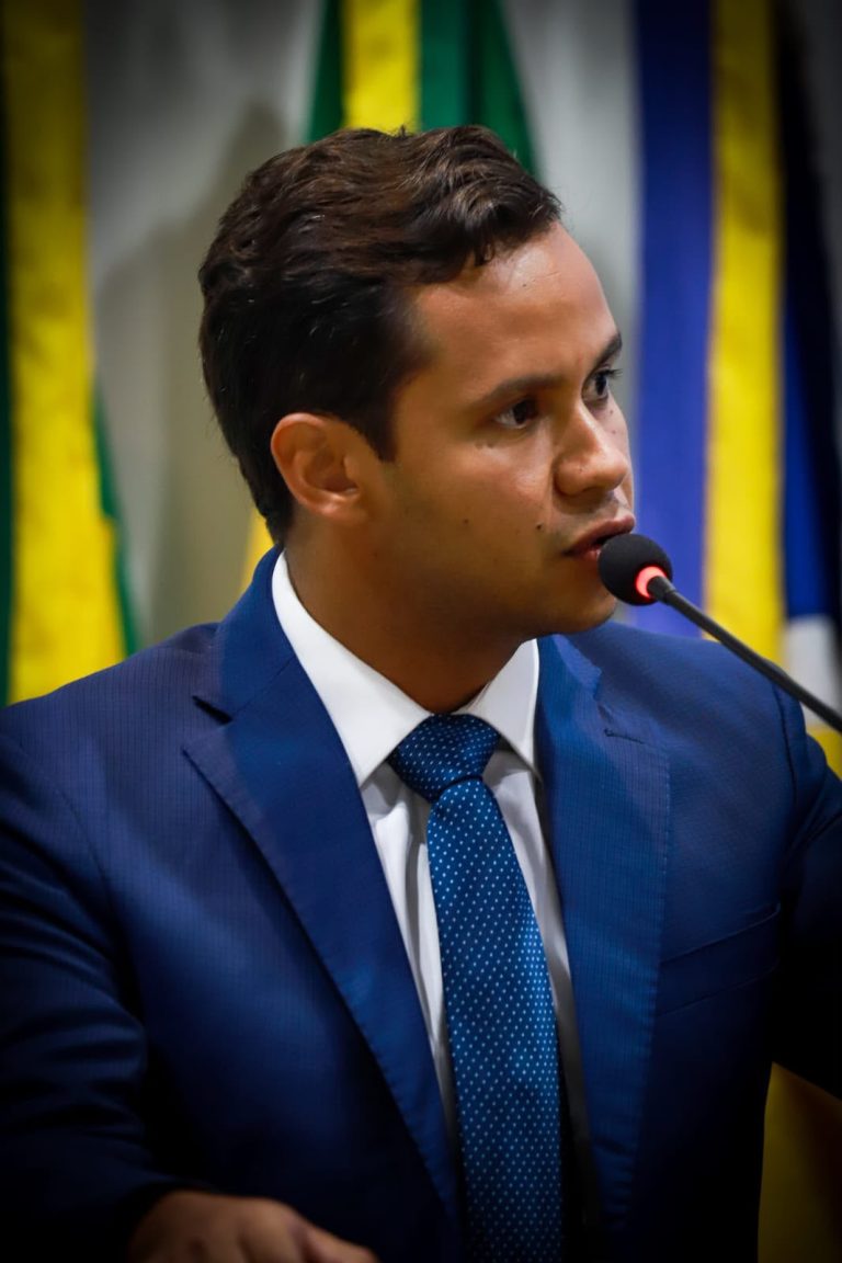 Justiça determina reativação do perfil de Felipe Vasques, que aguarda cumprimento da decisão pela Meta